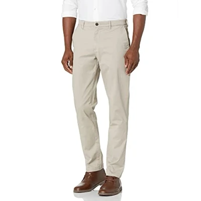 Abbildung von Amazon Essentials Herren Chinohose, Komfortabler, Gewaschener Stretch, Sportlich Geschnitten (Früher Goodthreads), Helles Khakibraun, 34W / 34L