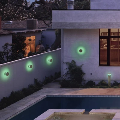 Abbildung von LEDVANCE SMART+ Outdoor WiFi Wandleuchte 10W, 850lm, grau, mit warmweißem Licht (3000K) und 16 Mio. Farben, hochwertiges Edelstahlgehäuse, steuerbar per App, kompatibel Amazon, Google Co.