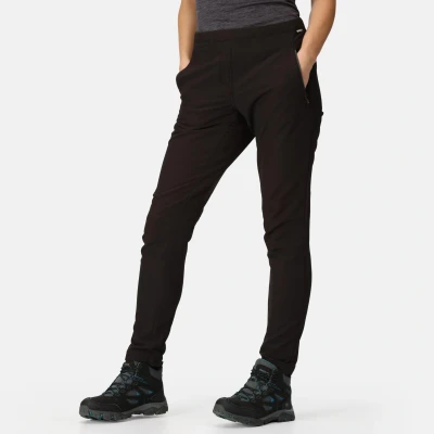 Abbildung von Regatta Pentre erweiterbare Wanderhose für Damen. schwarz