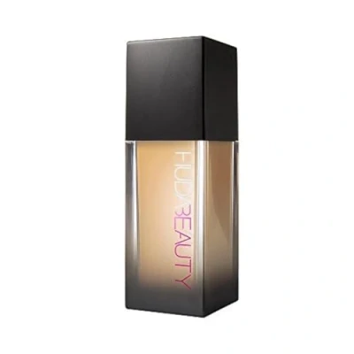Abbildung von HUDA Beauty #FauxFilter Foundation Chai Nr 210B