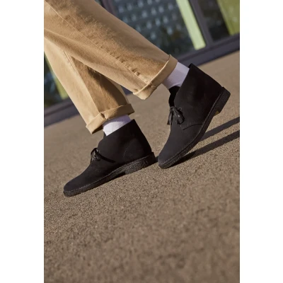 Abbildung von Clarks Originals Desert BOOT Sportlicher Schnürer, Herren, Größe: 47, Black Schuhe