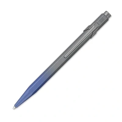 Abbildung von Caran d’Ache Kugelschreiber 849™ CLAIM YOUR STYLE Sturmblau Sonderedition / NM0849.589