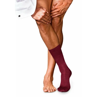 Abbildung von FALKE Herren No. 6 Socken atmungsaktive klimaregulierende geruchshemmende Wolle Seide hochwertig elegant verstärkte Herrensocken flache Naht druckfreie Fußspitze fein einfarbig Business 1 Paar