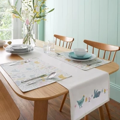 Abbildung von Catherine Lansfield Dining Cottage Friends Tischläufer, 32 x 220 cm, Natur