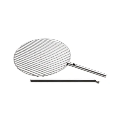 Abbildung von höfats TRIPLE Grillrost 55 verwandelt Feuerschale in einen Grill höhenverstellbar und schwenkbar Edelstahl rund Zubehör für