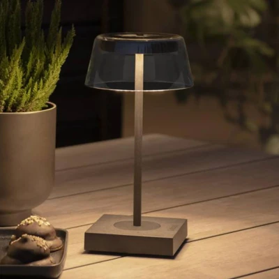 Abbildung von Konstsmide Designer Tischleuchte Scilla schwarz Indoor/Outdoor USB Aluminum/Glas 2 Lichtfarben Akkulaufzeit bis zu 20h 7816 750, 10 cm (L)/10 (B)/36 (H)