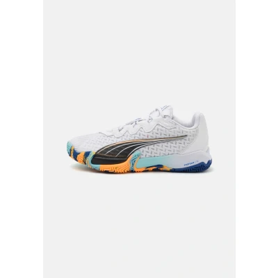 Abbildung von Puma NOVA Elite Padelschuhe, Herren, Größe: 46.5, White/black/vivid blue/heat fire Textil/synthetik