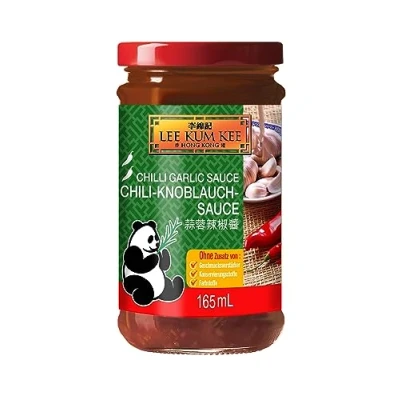 Abbildung von Lee Kum Kee Chili Knoblauch Sauce Scharfe Würzsauce aus feurigen Chilischoten und 6 x 165 ml