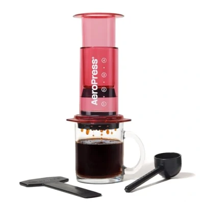 Abbildung von AeroPress Clear Rote Kaffeepresse 3 in 1 Kaffeemaschine kombiniert French Press, Pour Over &amp; Espresso Vollmundiger Kaffee ohne Bitterkeit Tragbare Mini für Camping Reisen, Rot