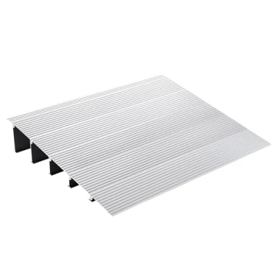 Abbildung von VEVOR Türschwellenrampe 69 x 86,4 12,7 cm Rollstuhlrampe 362,8 kg Tragfähigkeit Auffahrrampe aus Aluminiumlegierung Bordsteinrampe modulares Design Schwellenrampe rutschfest Aluminiumrampe Rampe