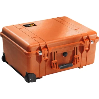 Abbildung von Peli 1560 001 150E Langer Stoßfester Koffer mit Rollen zum Schutz Fragiler Elektronik, IP67 Wasser und Staubdicht, 44L Volumen, Hergestellt in USA, Ohne Schaum, Orange