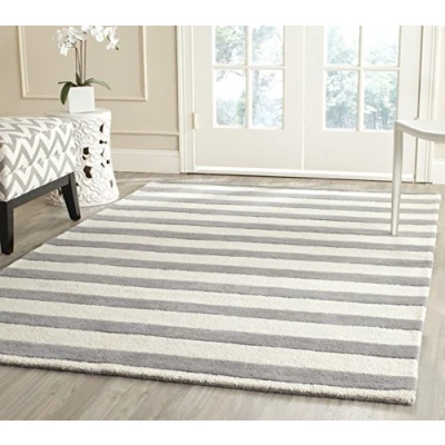 Abbildung von SAFAVIEH Modern Teppich für Wohnzimmer, Esszimmer, Schlafzimmer Cambridge Collection, Kurzer Flor, Grau und Elfenbein, 122 X 183 cm
