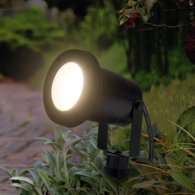Abbildung von Ledvance ENDURA HYBRID NAUT SPIKE Außenleuchte, Hybridleuchte, 2W, 100lm, warmweiße Lichtfarbe, 3.000K Farbtemperatur, schwarz, Kunststoff, IP44 &amp; IP67 Schutzklasse, Solar Stromnetzbetrieb