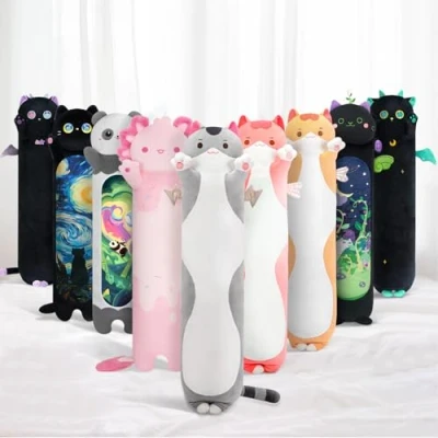 Abbildung von Mewaii Stofftiere Katzen Grau 90CM Plüsch Kissen Lang Kätzchen Plüschtier Ausgestopftes Tier Spielzeug Kuschelkissen Geschenk Plüschkissen über 3 Jahren