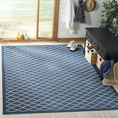 Abbildung von SAFAVIEH Geometrisch Teppich für Wohnzimmer, Esszimmer, Schlafzimmer Wasserdicht Courtyard Collection, Kurzer Flor, Marine und Beige, 79 X 152 cm