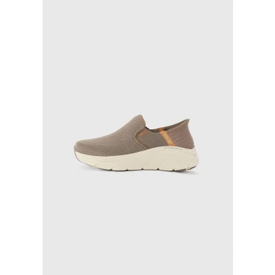 Abbildung von Skechers Herren Hands Free Slip ins D&#039;lux Walker 2.0 Reeler Sneaker, braun, 43 EU Weit
