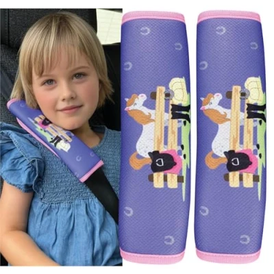 Abbildung von HECKBO 2x Auto Gurtschutz mit Pferde Bauernhof Motiv Sicherheitsgurt Polster für Kinder und Babys Ideal jeden Gurt Autositzerhöhungen Fahrradanhänger Flugzeug