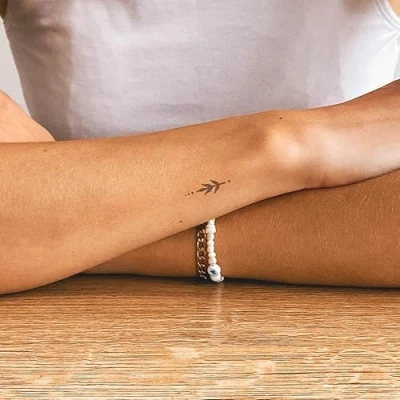 Abbildung von Inkster Tattoo Spirit vegane &amp; wasserfeste Temporäre Tattoos für Erwachsene EU Kosmetikzertifizierte Farbe revolutionäres 2 Wochen Premium Klebetattoos Fake