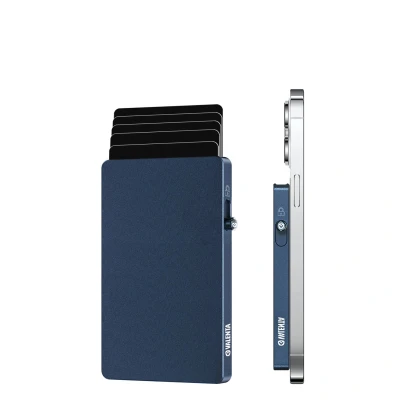 Abbildung von Valenta Cardprotector Aluminium Magsafe blue titanium