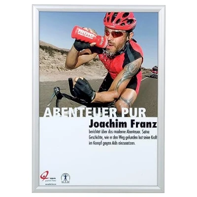 Abbildung von FRANKEN Wechselrahmen, Outdoor A2 Plakatrahmen, Aluminium Klapprahmen 25 mm breit, Info Rahmen für den Außenbereich von öffentlichen Einrichtungen, Schulen, Restaurants oder Hotels, BS1703