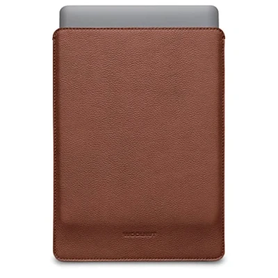 Abbildung von Woolnut Leder Sleeve Case Hülle Tasche für MacBook Pro 13 UNT Air 13/13.6 Zoll Cognac Braun