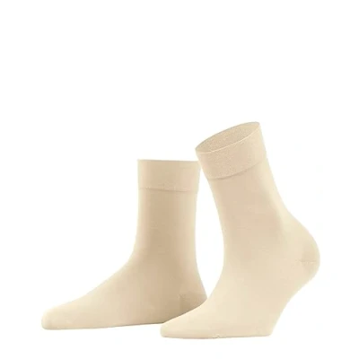 Abbildung von FALKE Damen Socken Fine Softness Fein 50 DEN einfarbig 1 Paar, Beige (Cream 4011), 35 38