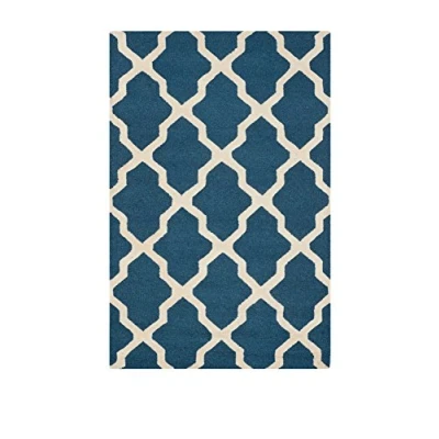 Abbildung von SAFAVIEH Geometrisch Teppich für Wohnzimmer, Esszimmer, Schlafzimmer Cambridge Collection, Kurzer Flor, Marineblau und Elfenbein, 122 X 183 cm