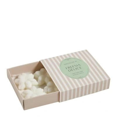Abbildung von Mathilde M. Box mit 4 Fondant Dekoren aus Wachs, Duft Freesia Délice