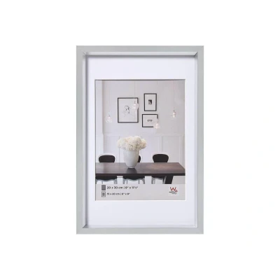 Abbildung von walther design Bilderrahmen silber 30 x 40 cm mit Passepartout, Steel Style Kunststoffrahmen ES040S