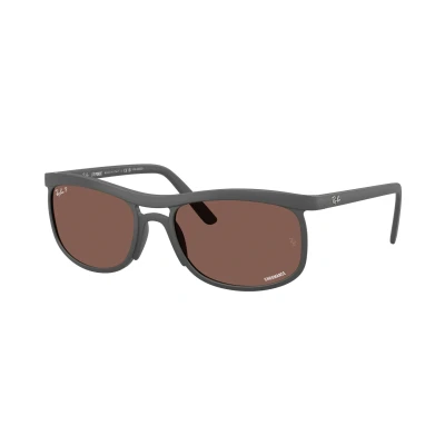Abbildung von Ray Ban Unisex RB4452CH 60171A Gläser SONNENBRILLEN Spähen Grau Violett Quadratisch Polarisiert