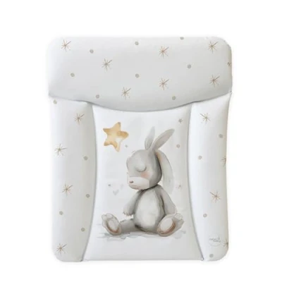 Abbildung von Ceba Baby® weiche Wickelauflage 50x70 cm Baby Wickelunterlage Wickeltischauflage für Junge und Mädchen Wasserdicht, abwaschbar OEKO TEX® Standard 100 Made in EU Schlafhase