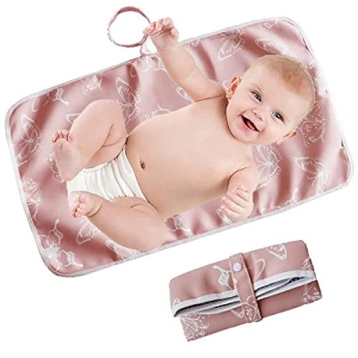 Abbildung von Wickelunterlage Unterwegs Tragbare für Faltbar Neugeborene Baby Wasserdicht Wickelauflage Abwaschbar Reise nach Hause außerhalb 60cm x 35cm KAMHBE (Rose)