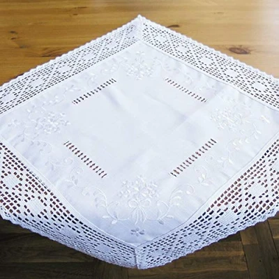 Abbildung von matches21 HOME &amp; HOBBY Tischdecke Mitteldecke Landhaus Häkelspitze 60x60cm (1 tlg)