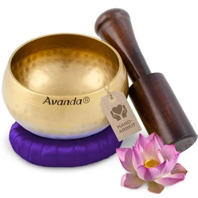 Abbildung von Tibetisches Klangschale Set für Yoga, Meditation und Entspannung Gehämmerte tibetische Ø 8 cm, Mangoholz Schlägel Ring Kissen Lila