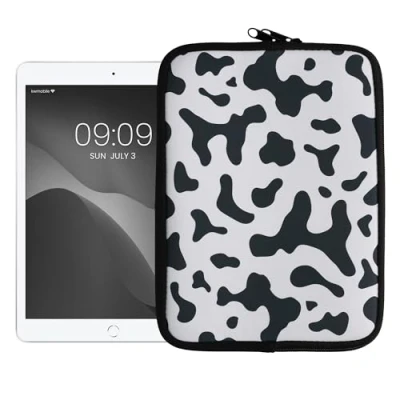 Abbildung von kwmobile Tablet Hülle kompatibel mit 9,7&quot; 11&quot; Universal Neopren Tasche Cover Case Schutzhülle Sleeve in Schwarz Weiß Kuhmuster