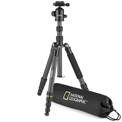 Abbildung von National Geographic Foto Reisestativ Set mit Einbeinstativ, Carbon, fünfteilige Beine Drehverriegelung, Tragetasche, Kugelkopf, Schnellwechselplatte, bis 8 kg NGTR004TCF [Exklusiv bei Amazon]