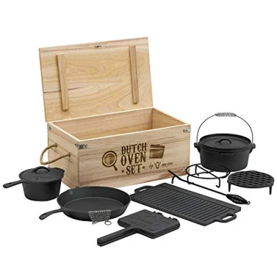 Abbildung von BBQ Toro Grilltopf 10 tlg. Dutch Oven Set in Holzkiste mit Waffeleisen, Stieltopf ..., Gusseisen (Set, Holzkiste)