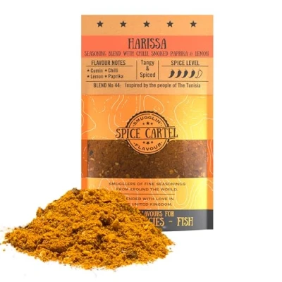 Abbildung von Spice Cartel&#039;s Harissa Blend. Klassische tunesische Gewürzmischung für nordafrikanischen Geschmack, großartig in Tajine. 100 g wiederverschließbare Packung würzt mehr als 3 kg Protein.
