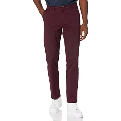 Abbildung von Amazon Essentials Herren Legere Stretch Chinohose mit gerader Passform, Burgunderrot, 34W / 33L