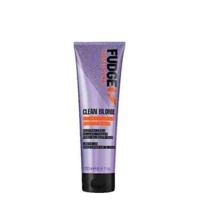 Abbildung von Fudge Clean Blonde Violet Toning Shampoo 250ml silbershampoo