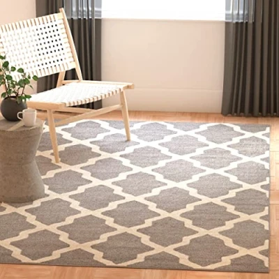 Abbildung von SAFAVIEH Geometrisch Teppich für Wohnzimmer, Esszimmer, Schlafzimmer Cambridge Collection, Kurzer Flor, Silber und Elfenbein, 152 X 244 cm