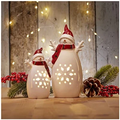 Abbildung von com four® 2X LED Schneemann als dekorative Beleuchtung Lichterstatue Weihnachtsfigur aus Keramik mit Timer Funktion Stimmungslicht (02 Stück Timer)