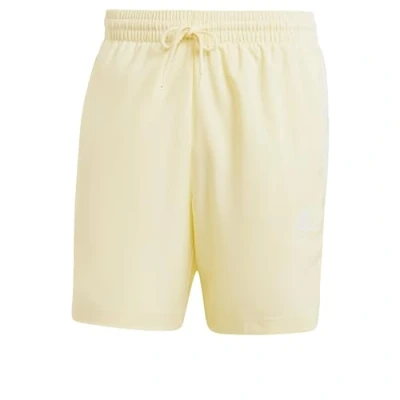 Abbildung von adidas Sportswear Aeroready Essentials Chelsea 3STRIPES kurze Sporthose, Herren, Größe: XXL, Almost yellow