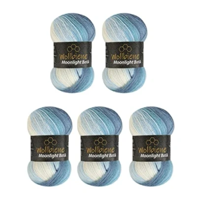 Abbildung von Wollbiene Moonlight Batik 5 x 100g Strickwolle 500 Gramm Wolle zum Stricken und Häkeln 20% türkische Farbverlaufswolle (5500 blau weiß)
