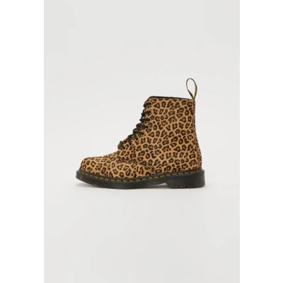 Abbildung von Dr. Martens Unisex Erwachsene 1460 Pascal Combat Boot, Hellbraun Mini Leopard Spot, 36 EU