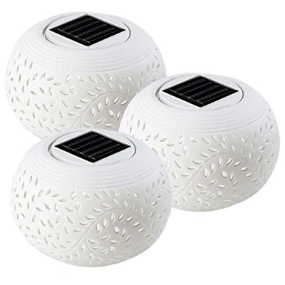 Abbildung von Lunartec Solar Windlicht: 3er Set Dekoleuchten aus Porzellan, mit Farbwechsel/warmweiß (Solar Garten, LED Windlicht, Leuchtkugeln Dämmerungssensoren)