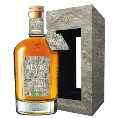 Abbildung von Slyrs Jägerkamp Mountain Edition 2023 0,7 l. Flasche in Box