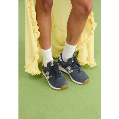 Abbildung von New Balance WL574 Sneaker low, Damen, Größe: 36, Phantom Leder und textil