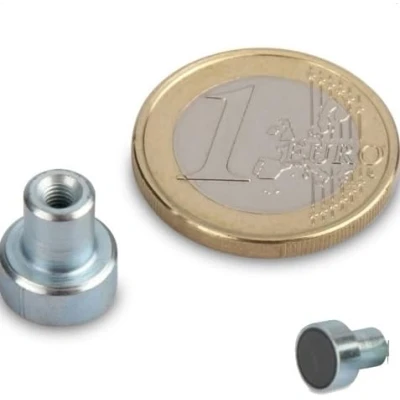 Abbildung von 10 x Ferrit Flachgreifer Ø 10,0 mm 4,5 mit Gewindebuchse M3 6 hält 0,4 kg Stück Topfmagnete Gewinde Buchse (Innengewinde)