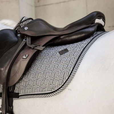 Abbildung von Kentucky Schabracke Pied de Poule Springen Schwarz Warmblut